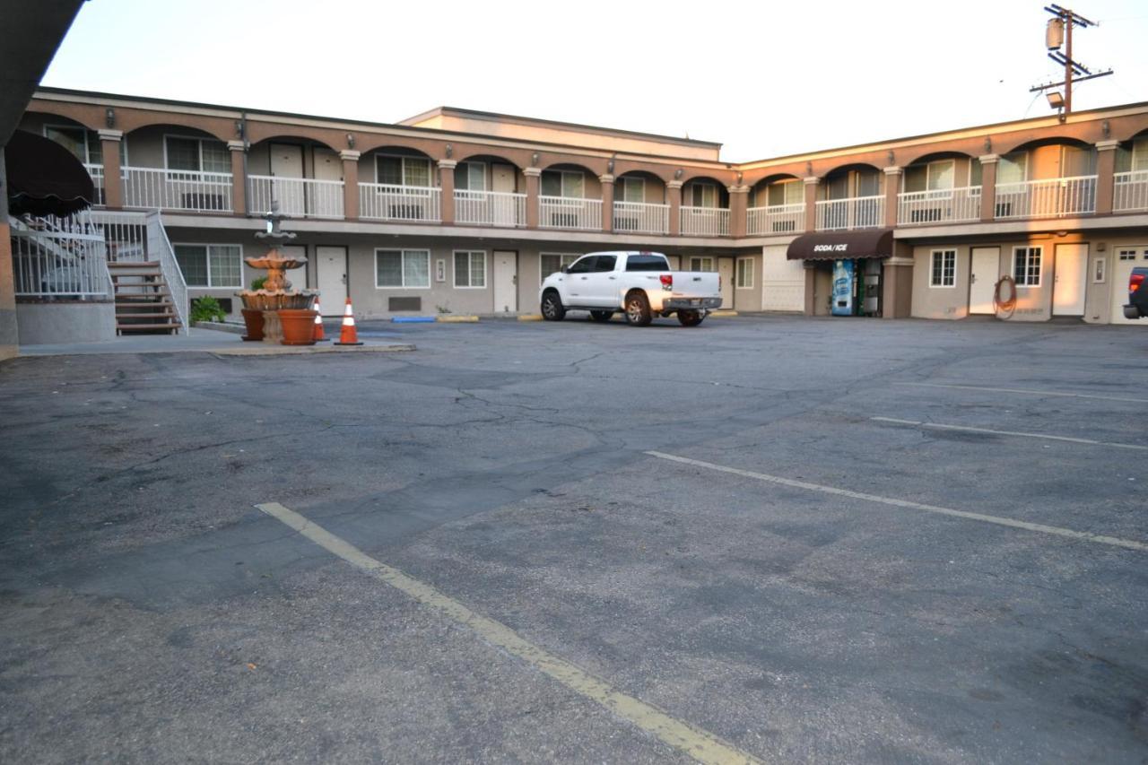 Bell Gardens Inn Los Angeles - เบลการ์เดนส์ ภายนอก รูปภาพ